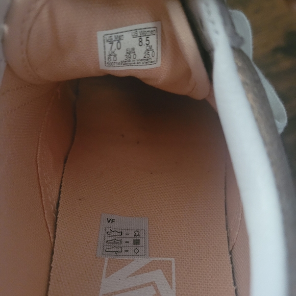 Vans - Picture 5 of 6